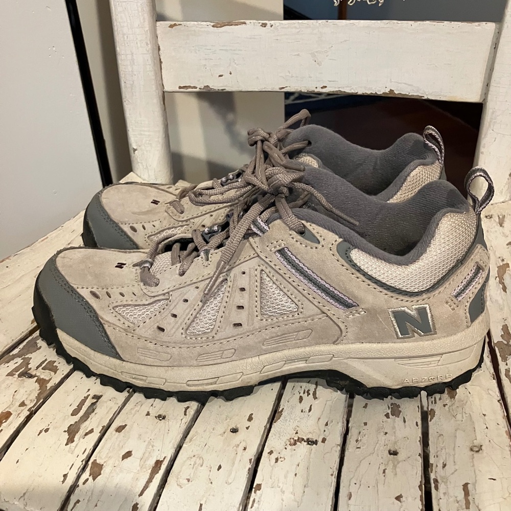 Used Womens 9.5 New Balance 645 Absorb Hiking Shoes Sneakers Beige Suede WW645TP - Picture 2 of 9